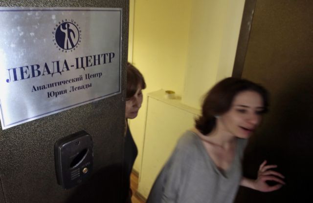 Στο στόχαστρο η μόνη ανεξάρτητη εταιρεία δημοσκοπήσεων στη Ρωσία